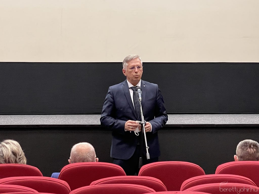 Naptárfotó pályázat - eredményhirdetés és kiállítás 04